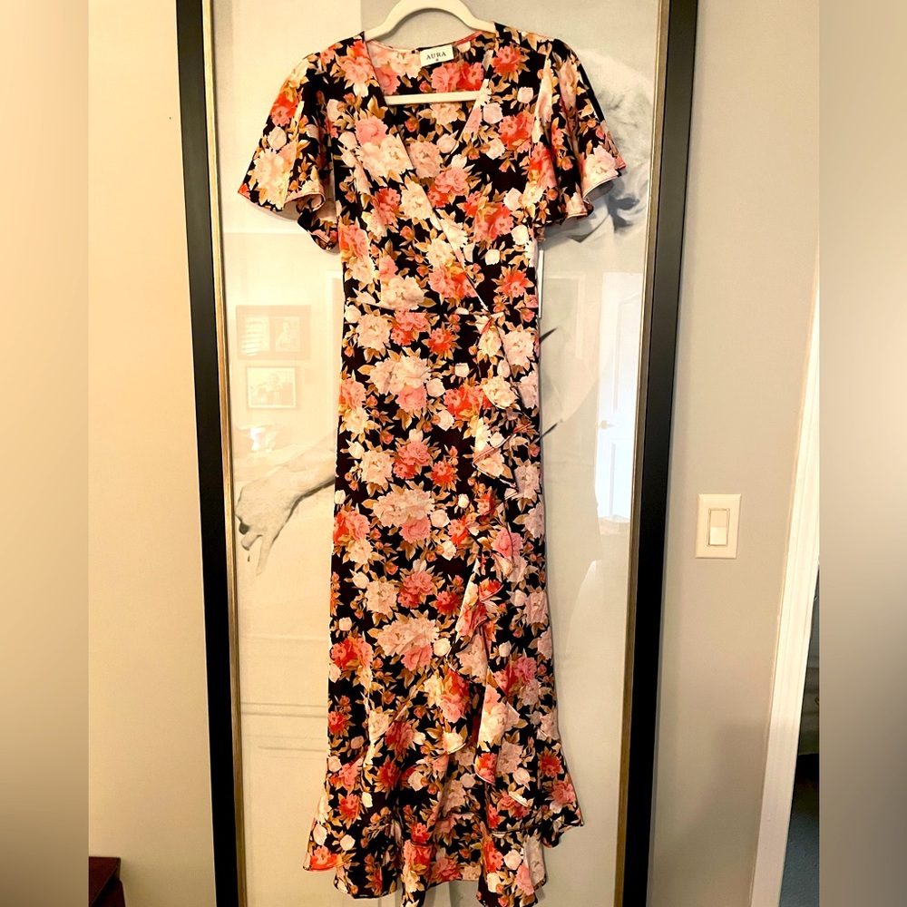 NWT Aura Red Dress Boutique Satin Wrap Midi Dress Size Medium Black Floral